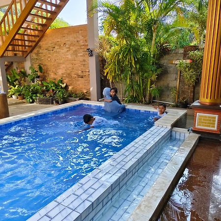 Arrys Watukarung Surfcamp Kalak Exterior foto