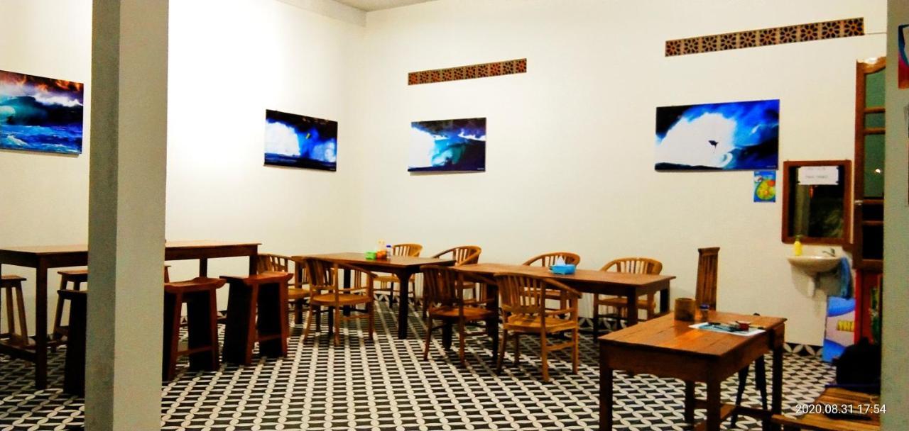 Arrys Watukarung Surfcamp Kalak Exterior foto