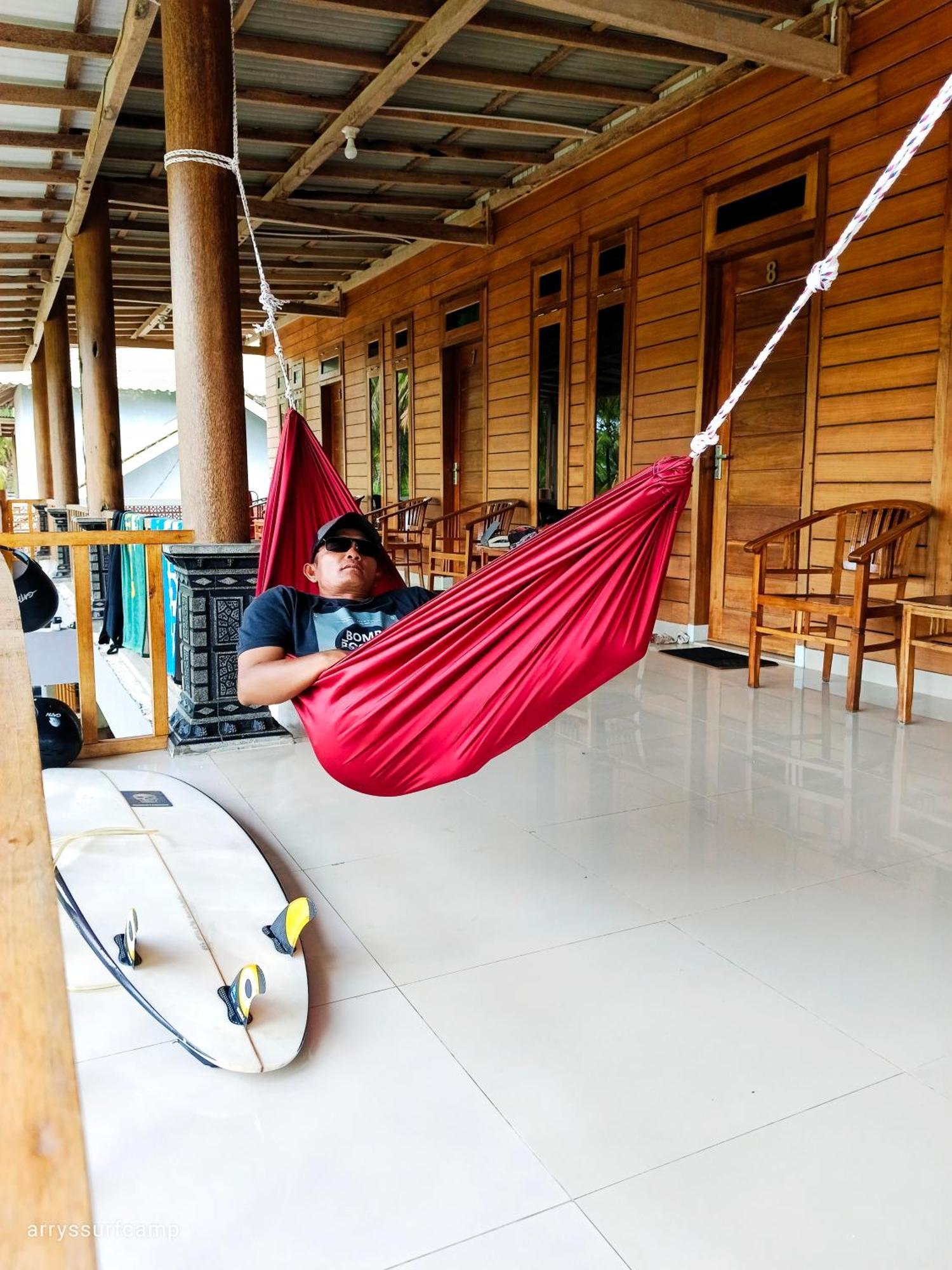 Arrys Watukarung Surfcamp Kalak Exterior foto