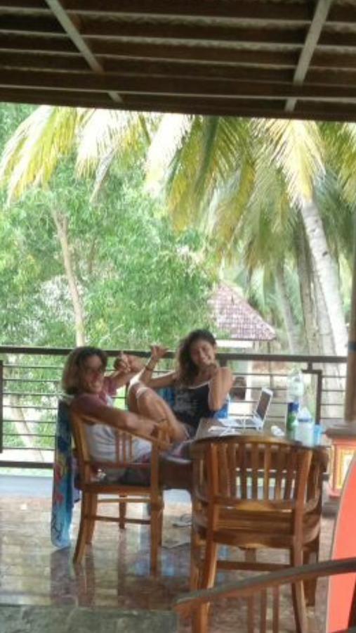 Arrys Watukarung Surfcamp Kalak Exterior foto