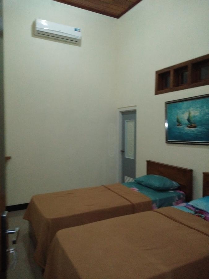 Arrys Watukarung Surfcamp Kalak Exterior foto