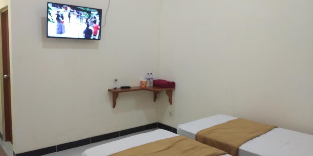Arrys Watukarung Surfcamp Kalak Exterior foto