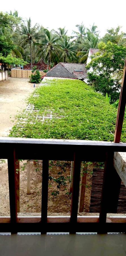 Arrys Watukarung Surfcamp Kalak Exterior foto