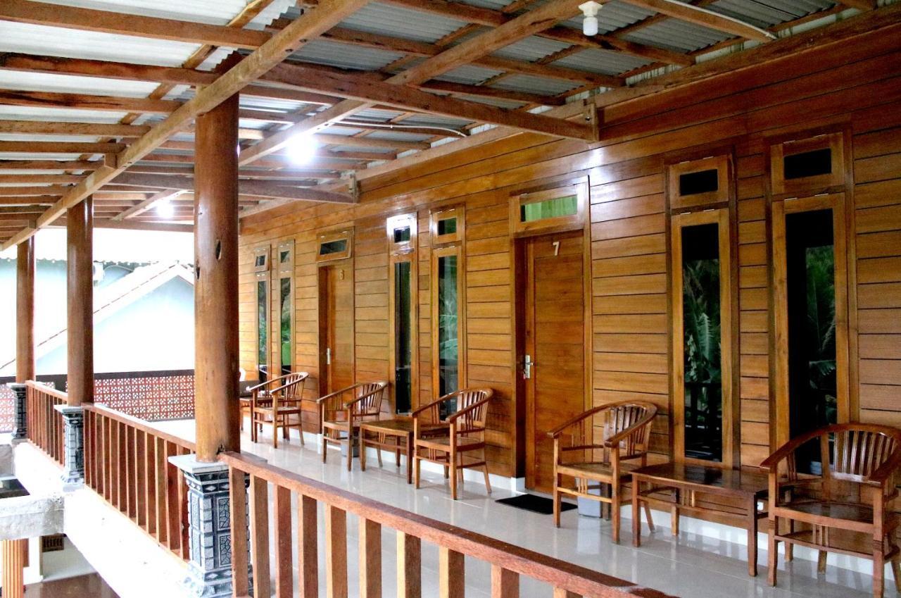 Arrys Watukarung Surfcamp Kalak Exterior foto