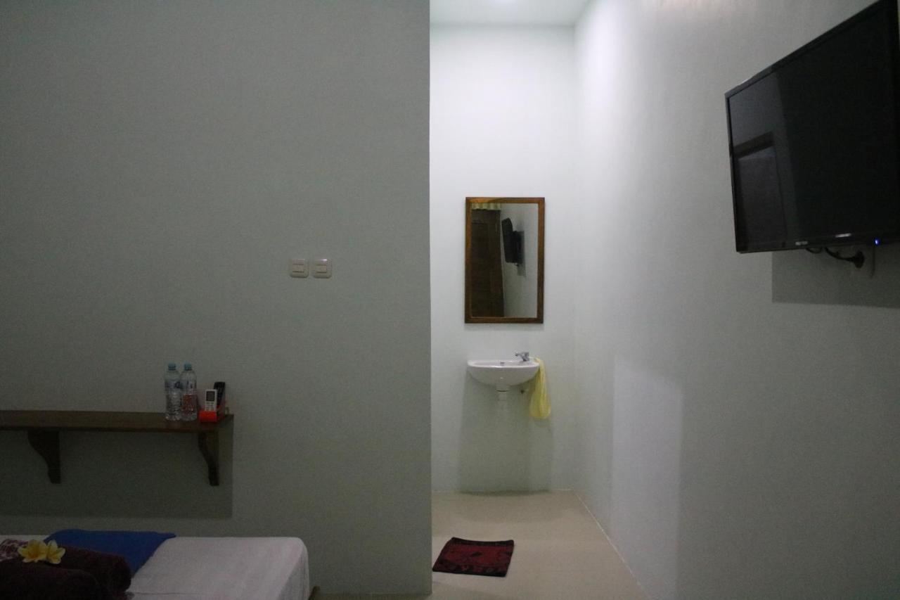 Arrys Watukarung Surfcamp Kalak Exterior foto